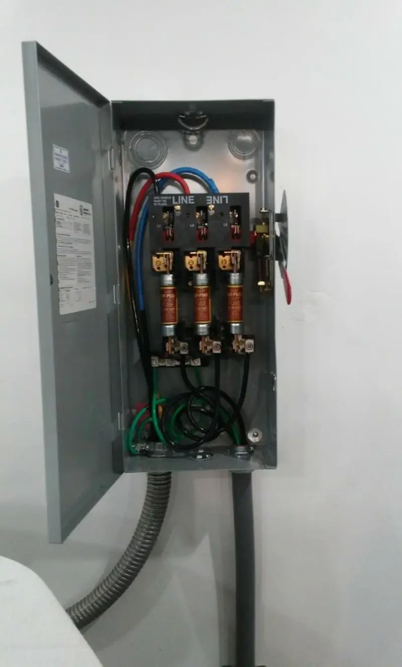 Three-phase disconnect switch installed for Smoke Detector Installation in Sioux Falls